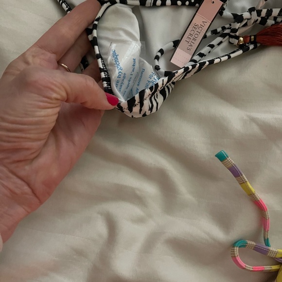 NWT Victoria’s Secret medium top and small bottom bikini - Picture 2 of 13